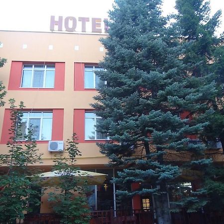 Family Hotel Familya Ruse Exteriör bild
