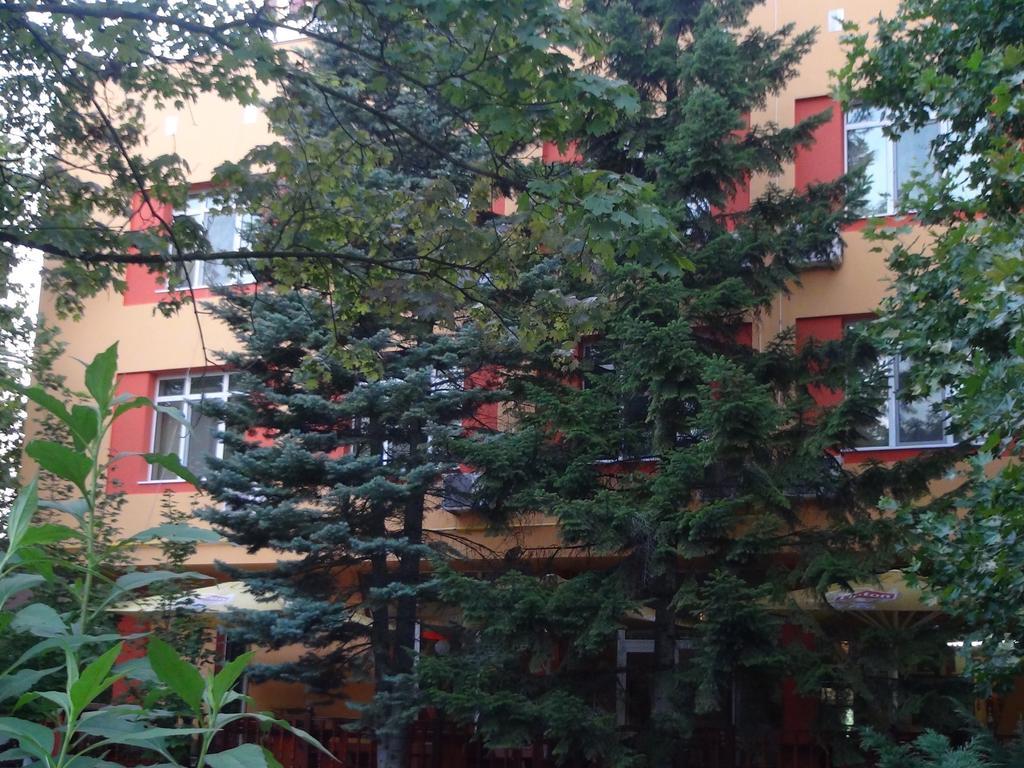 Family Hotel Familya Ruse Exteriör bild