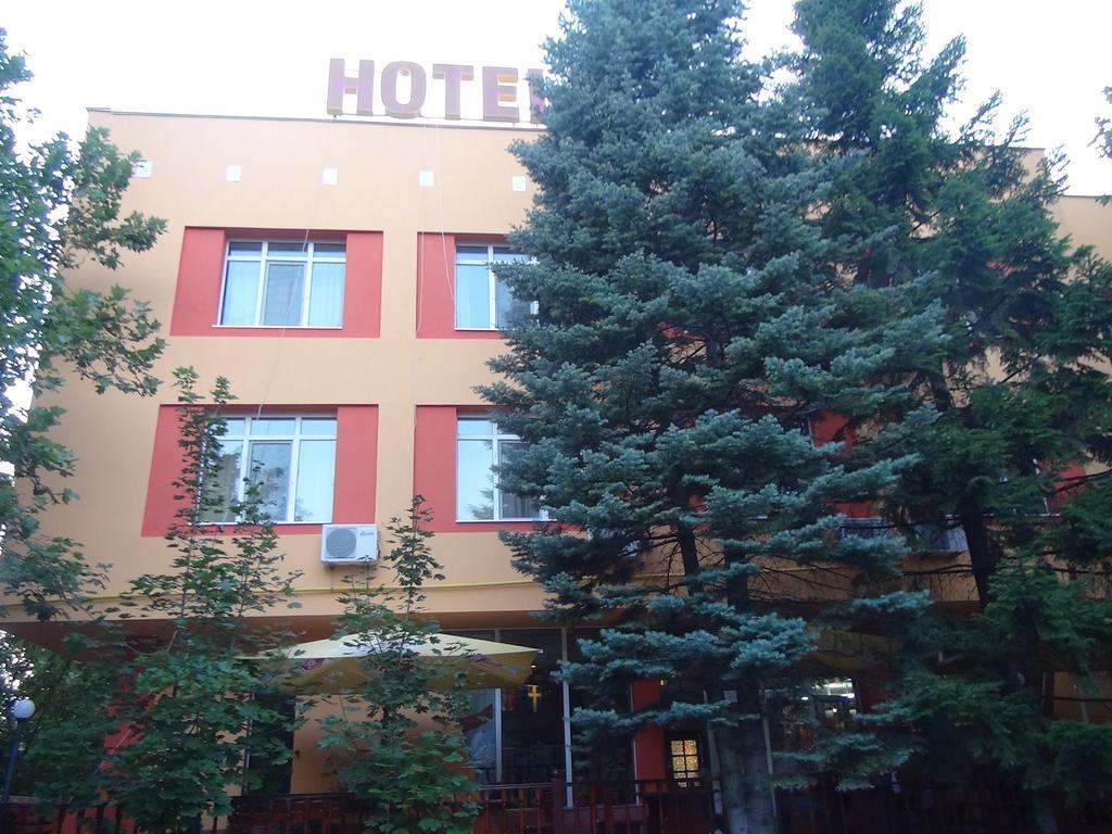 Family Hotel Familya Ruse Exteriör bild